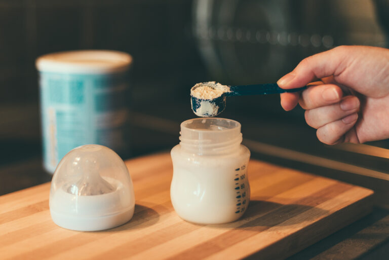 putting formula into baby bottle