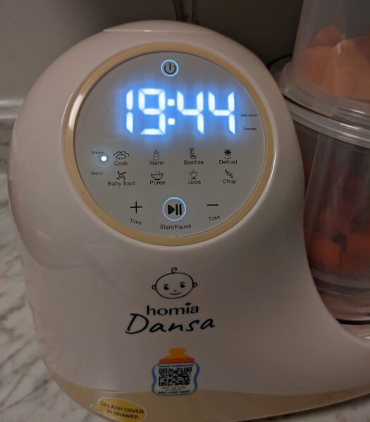 Touchscreen interface on the Homia Dansa Baby Food Maker