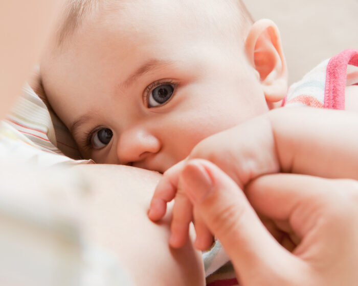 how to get deep latch while breastfeeding