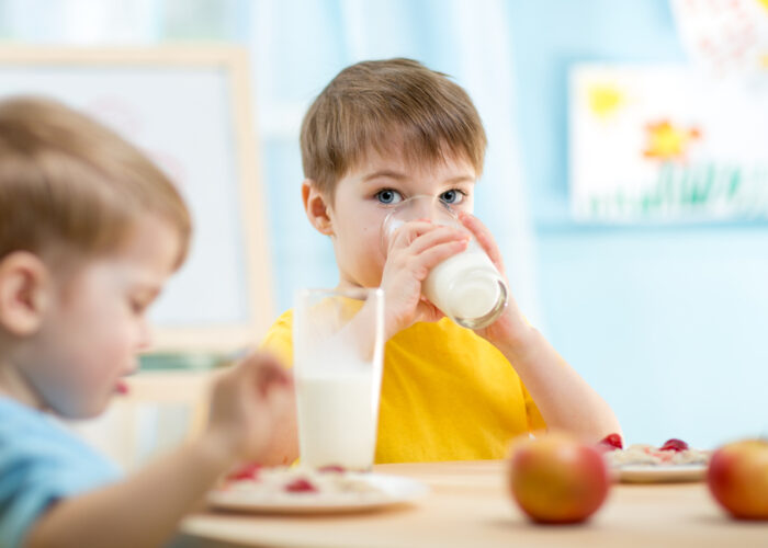 toddlers drinking milk